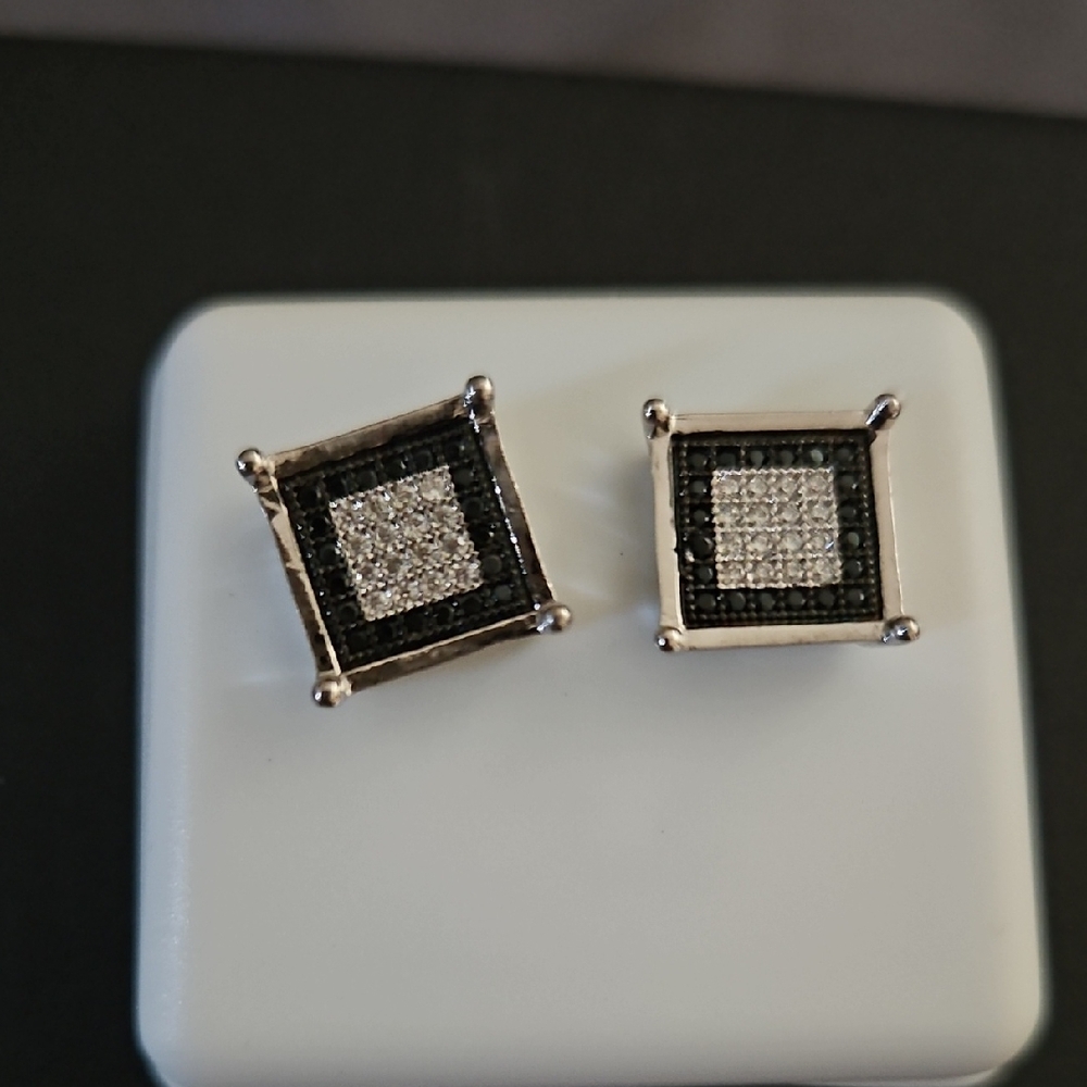 Elegant Black and White Moissanite Silver Square Stud Earrings